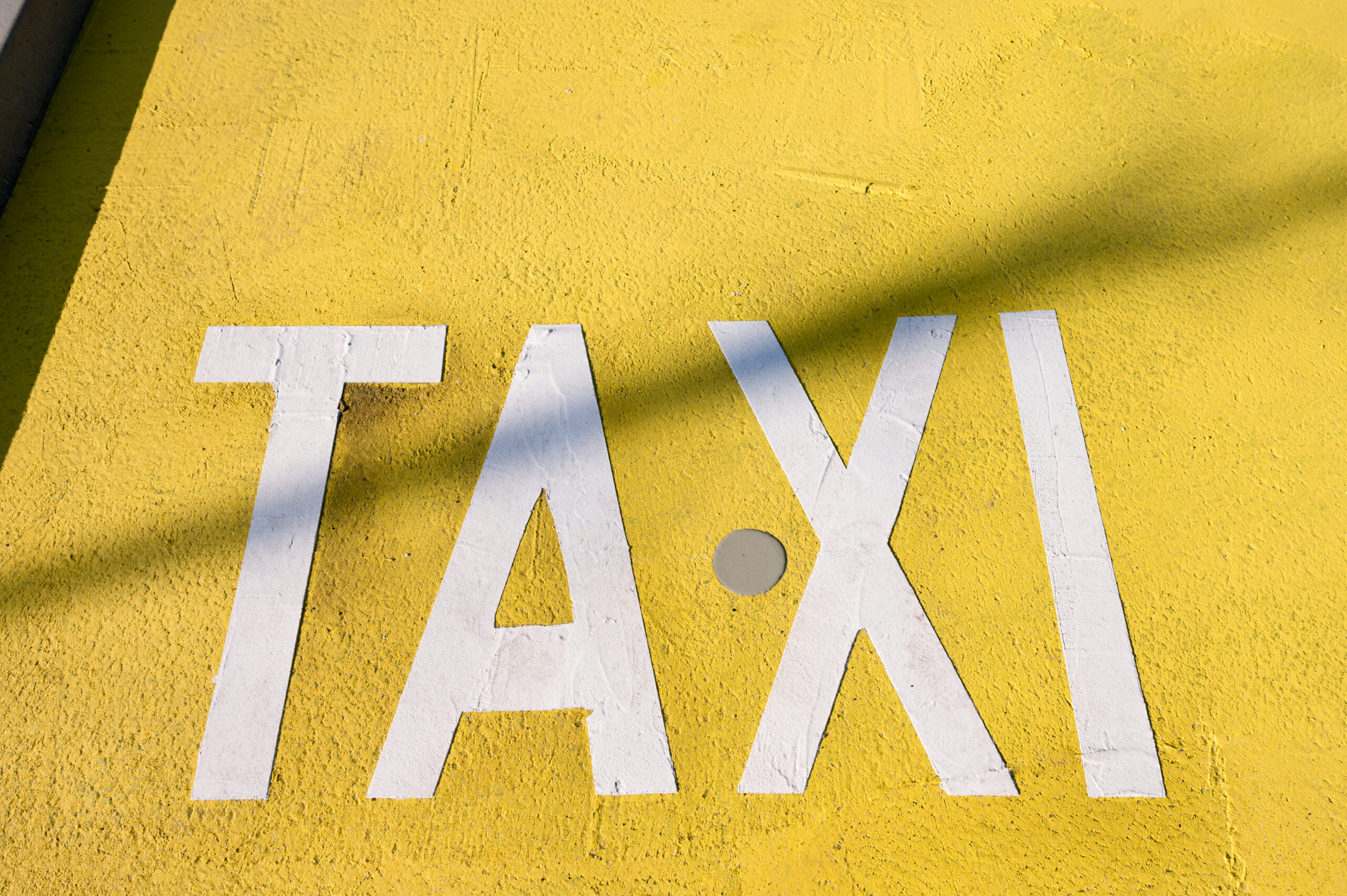 Senzor încastrat în asfalt pentru taxi-uri